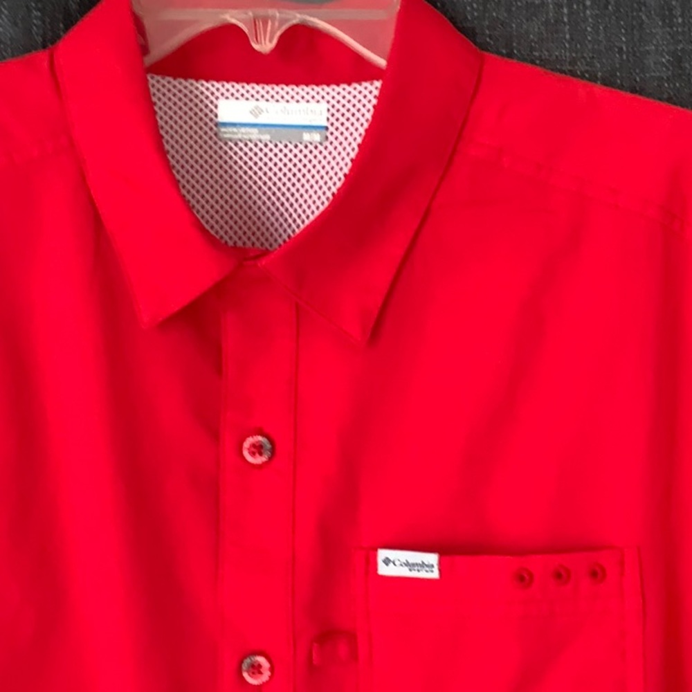 Columbia Men’s M Red Slack Tied Camp Shirt - Picture 2 of 5